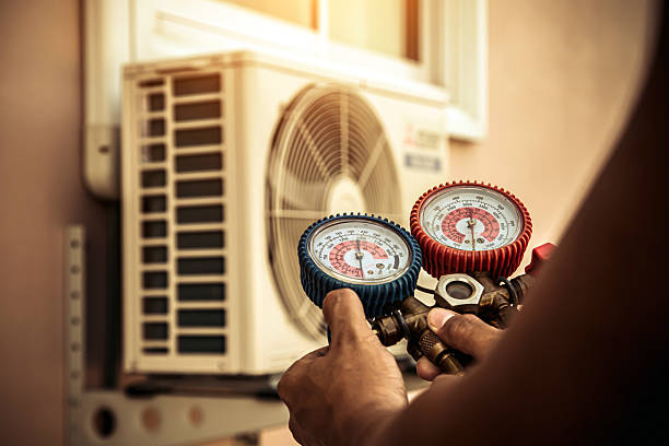 Professional Emergency Hvac technician working in Bushnell, IL